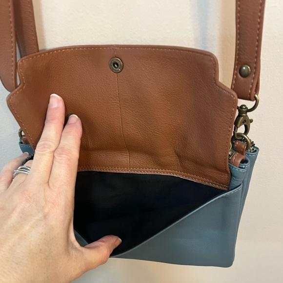 Serrv Leather Purse two Tone Blue & Tan Crossbody Bag Clutch Organizer 7”x10”x2” - Picture 4 of 11